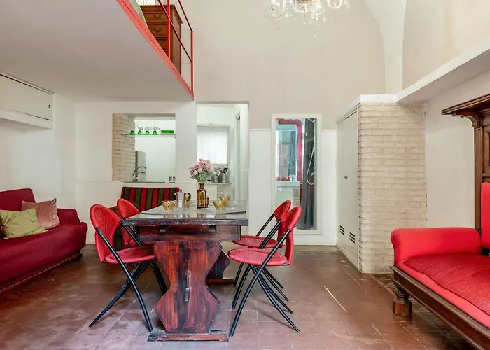 Guesthost - Charming Red Flat *