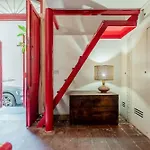 Guesthost - Charming Red Flat