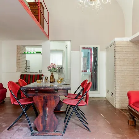 Guesthost - Charming Red Flat *