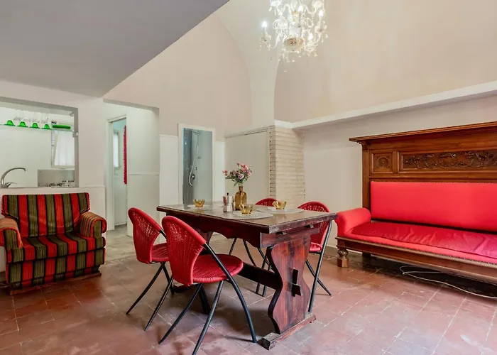 Guesthost - Charming Red Flat Catania