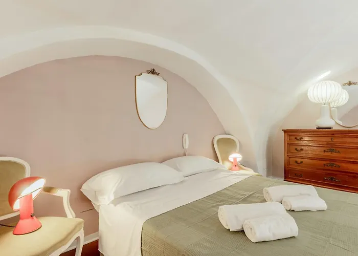 Guesthost - Charming Red Flat * Catania